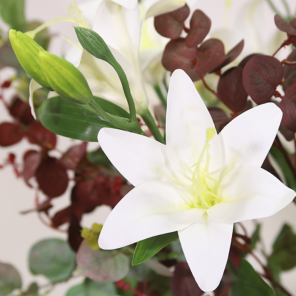 En elegant Blombukett vit Lilja - Candidus Kärlek, Konstgjord blombukett med 9 blommor och snittgrönt med naturligt utseende och känsla. Detaljerad utformning med realistiskt bladverk. 