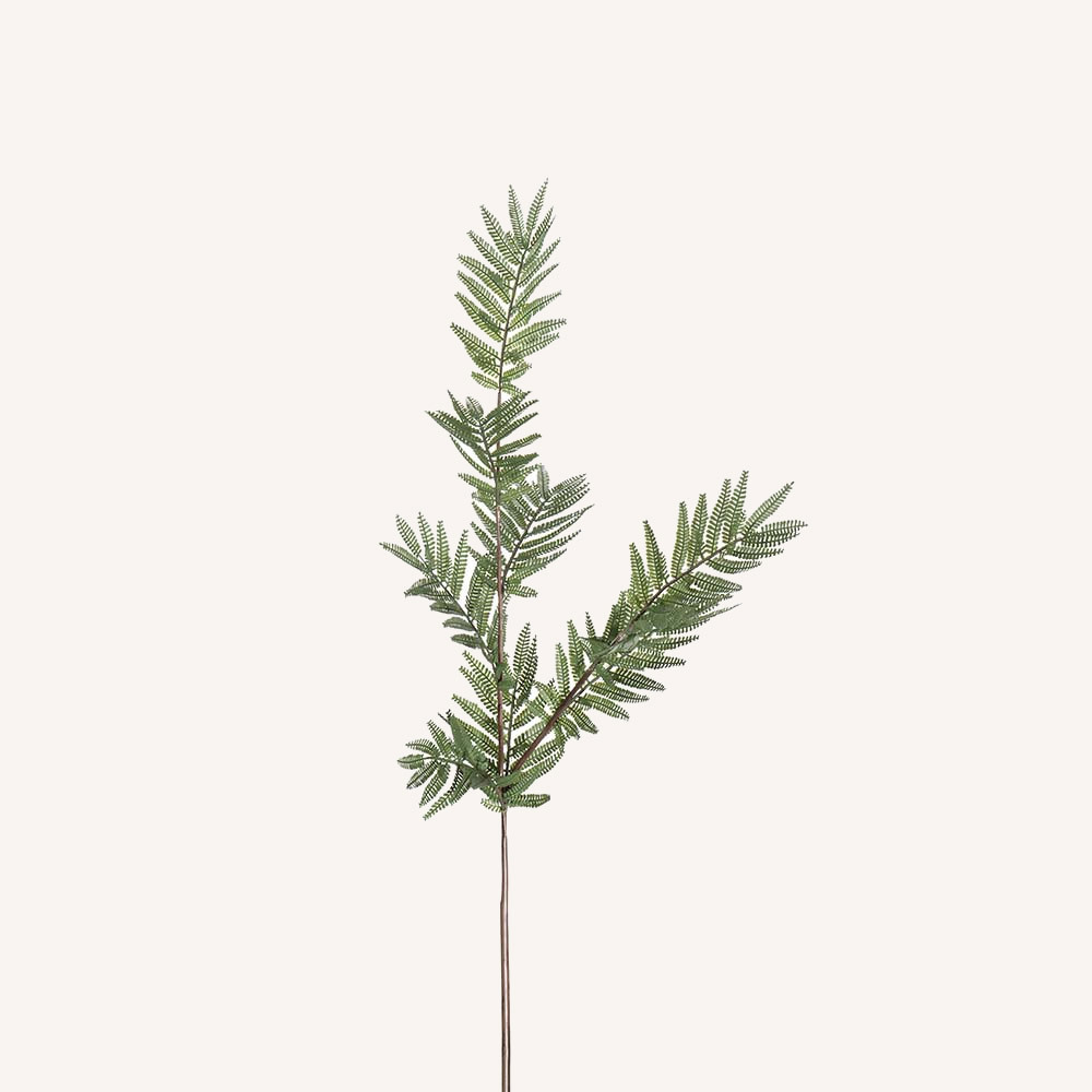 En elegant Ormbunke snittgrönt, Konstgjord ormbunke snittgrönt 80 cm hög med naturligt utseende och känsla. Detaljerad utformning med realistiskt bladverk. 