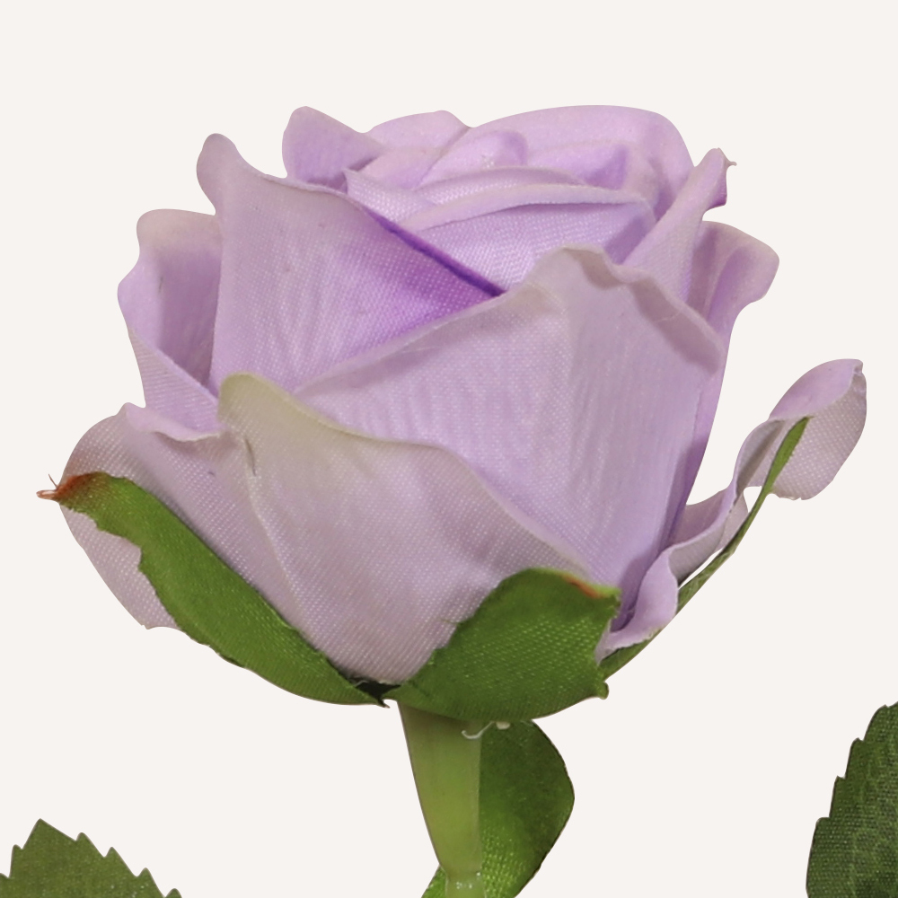 En elegant Ros ljuslila Velvet, Konstgjord ros 51 cm hög med naturligt utseende och känsla. Detaljerad utformning med realistiskt bladverk. 1