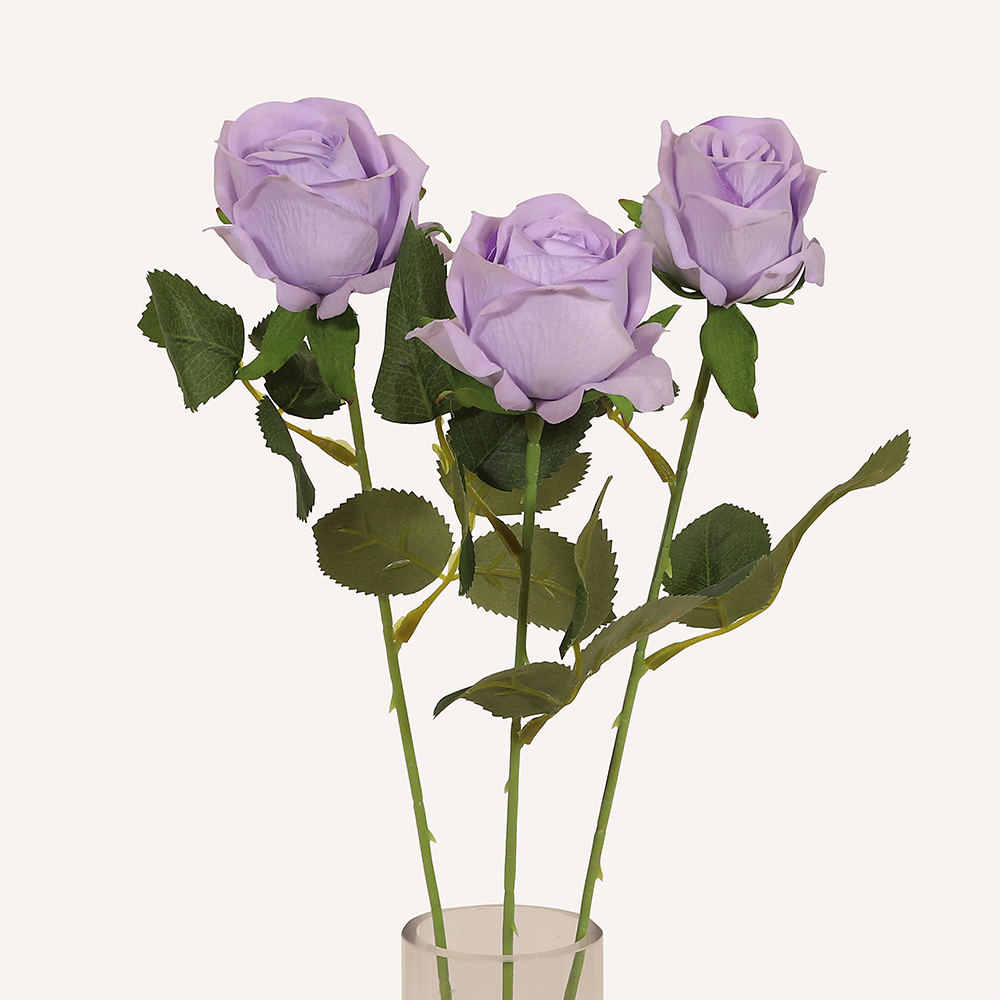 En elegant Ros ljuslila Velvet, Konstgjord ros 51 cm hög med naturligt utseende och känsla. Detaljerad utformning med realistiskt bladverk. 3