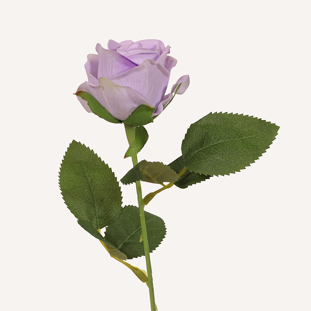 En elegant Ros ljuslila Velvet, Konstgjord ros 51 cm hög med naturligt utseende och känsla. Detaljerad utformning med realistiskt bladverk. 