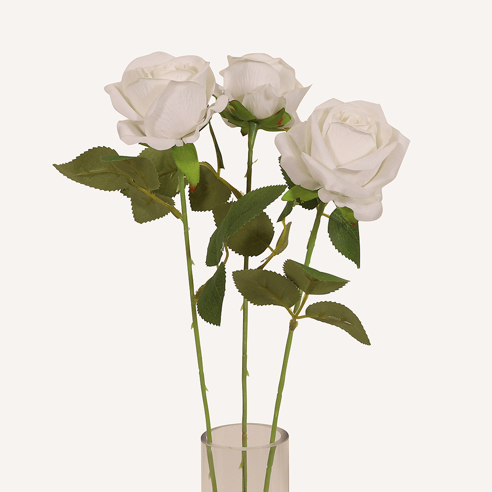 En elegant Ros vit Velvet, Konstgjord ros 51 cm hög med naturligt utseende och känsla. Detaljerad utformning med realistiskt bladverk. 3
