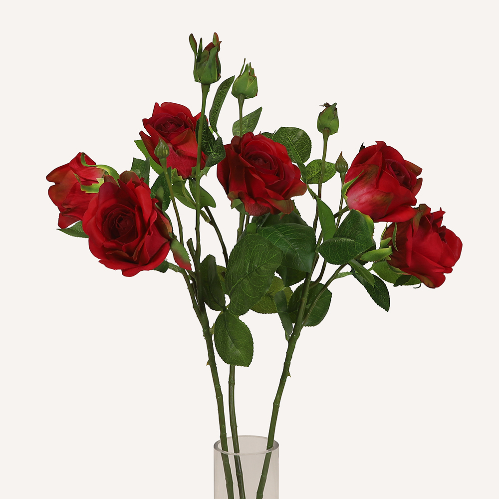 En elegant Buskros röd Annie, Konstgjord ros 45 cm hög 3 blommor med naturligt utseende och känsla. Detaljerad utformning med realistiskt bladverk. 3