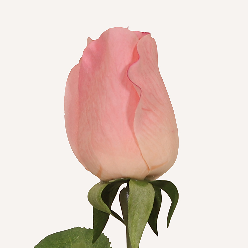 En elegant Rosknopp rosa Love, Konstgjord ros 53 cm hög med naturligt utseende och känsla. Detaljerad utformning med realistiskt bladverk. 1