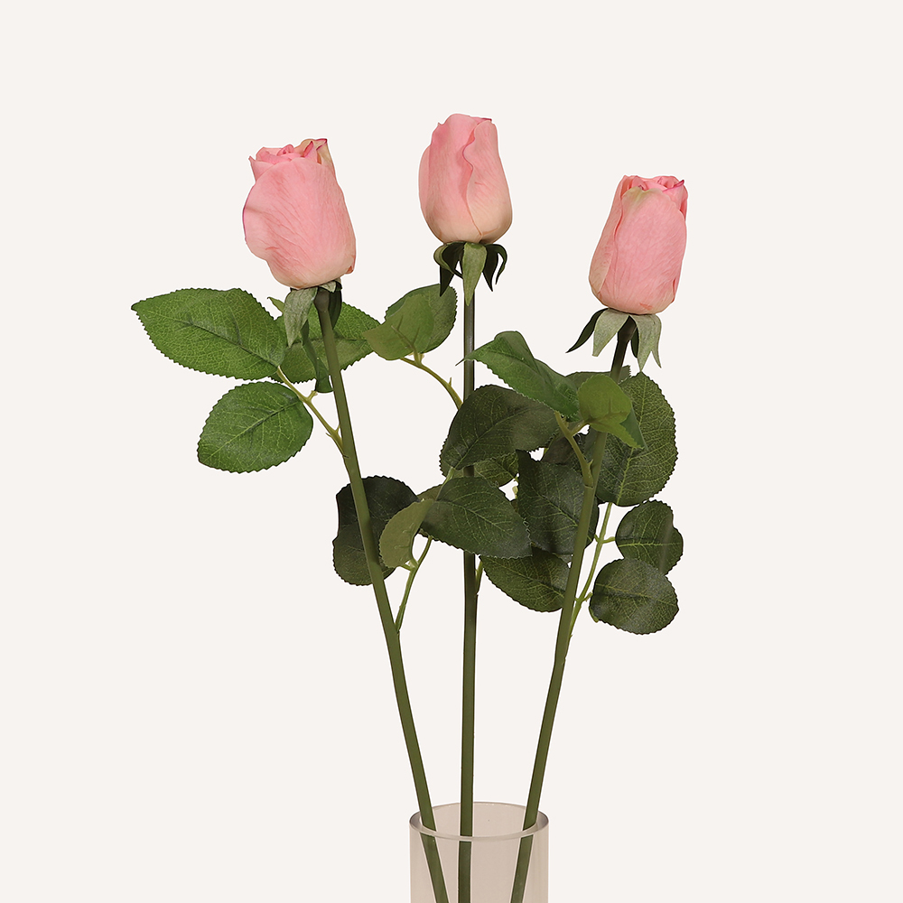 En elegant Rosknopp rosa Love, Konstgjord ros 53 cm hög med naturligt utseende och känsla. Detaljerad utformning med realistiskt bladverk. 3
