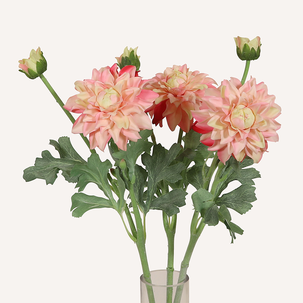 En elegant Dahlia ljusrosa Vincente, Konstgjord dahlia 56 cm hög 2 blommor med naturligt utseende och känsla. Detaljerad utformning med realistiskt bladverk. 