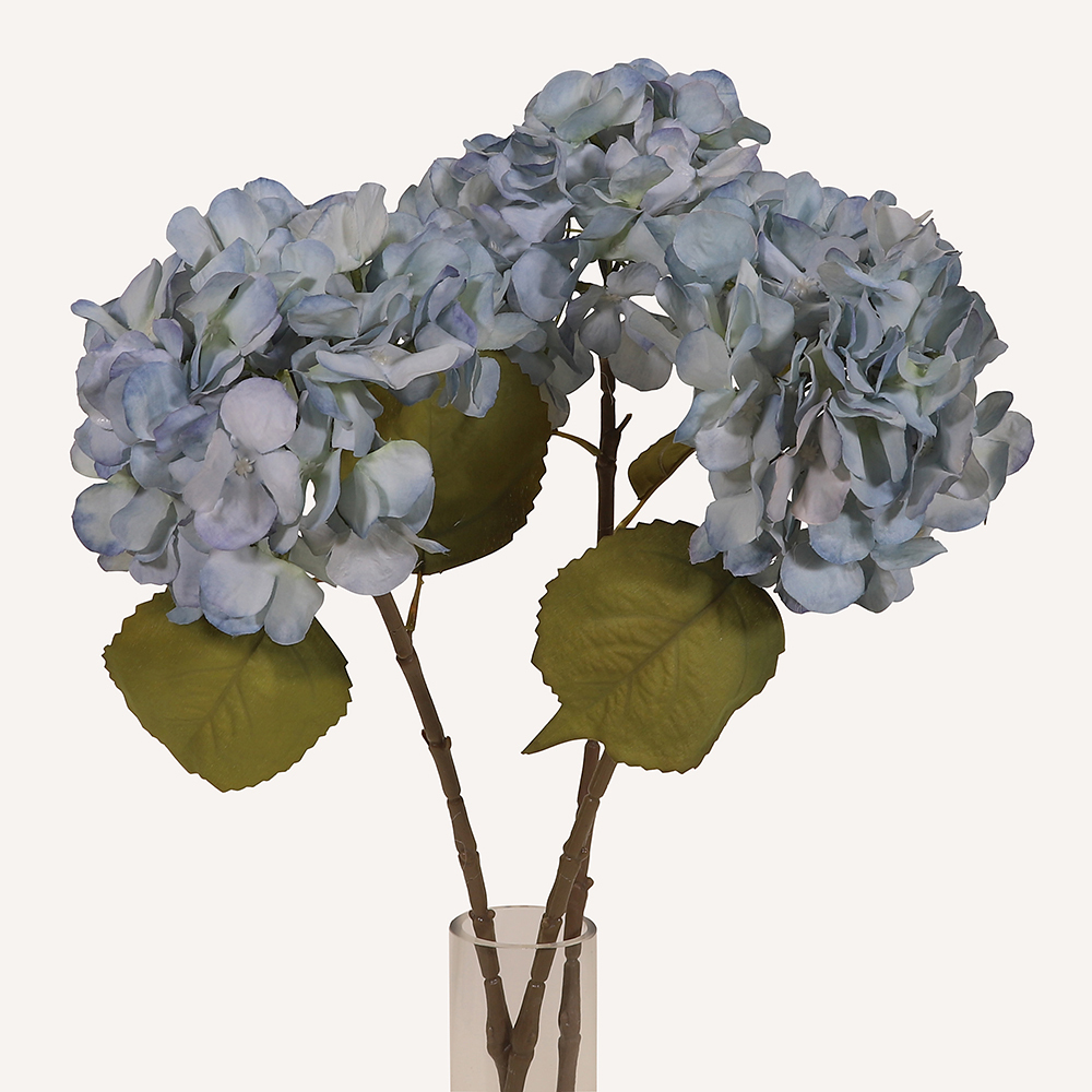 En elegant Hortensia blå Honshu, Konstgjord hortensia 64 cm hög med naturligt utseende och känsla. Detaljerad utformning med realistiskt bladverk. 
