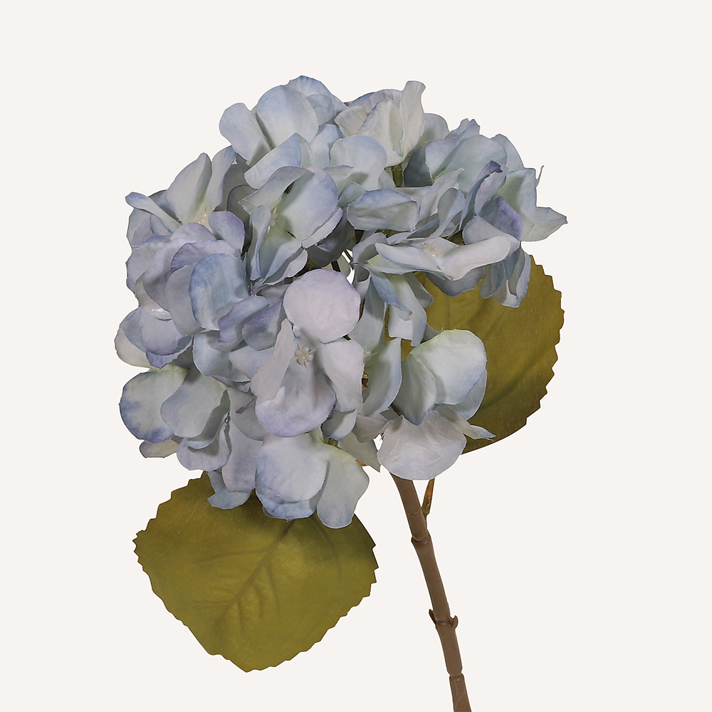 En elegant Hortensia blå Honshu, Konstgjord hortensia 64 cm hög med naturligt utseende och känsla. Detaljerad utformning med realistiskt bladverk. 