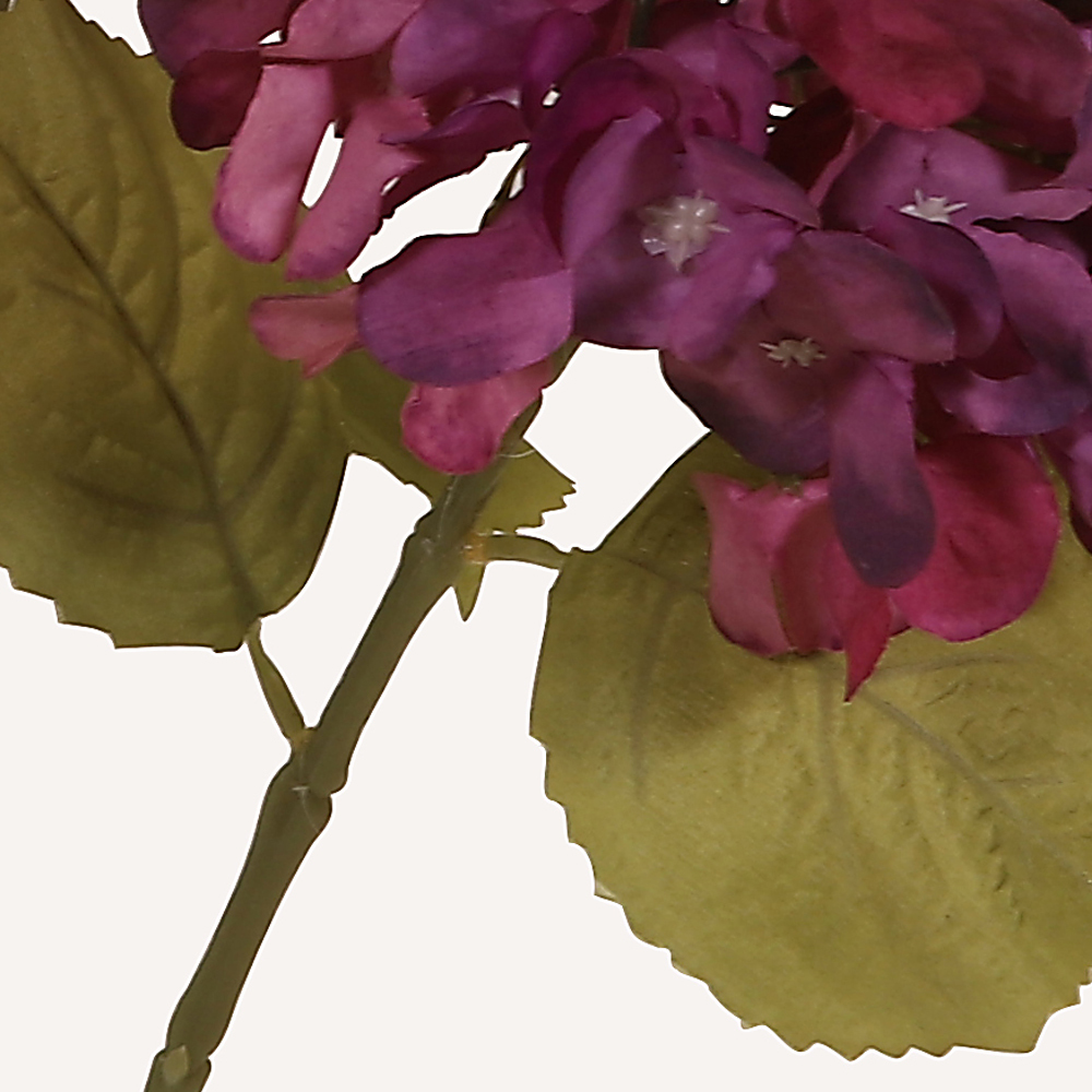 En elegant Hortensia lila Honshu, Konstgjord hortensia 80 cm hög med 2 blommor med naturligt utseende och känsla. Detaljerad utformning med realistiskt bladverk. 2