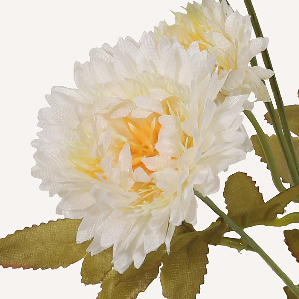 En elegant Krysantemum vit Isört, Konstgjord krysantemum 61 cm hög 6 blommor med naturligt utseende och känsla. Detaljerad utformning med realistiskt bladverk. 1