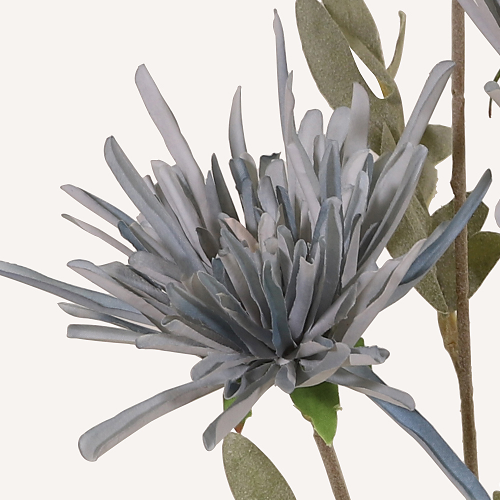 En elegant Blombukett Hortensia blå - Blå Frid, Konstgjord blombukett med 9 blommor och snittgrönt med naturligt utseende och känsla. Detaljerad utformning med realistiskt bladverk. 