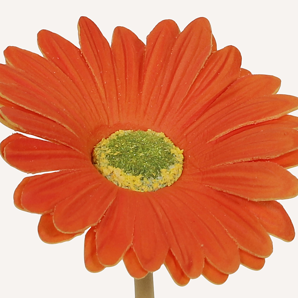 En elegant Gerbera orange Astrid, Konstgjord gerbera 38 cm hög med naturligt utseende och känsla. Detaljerad utformning med realistiskt bladverk. 1