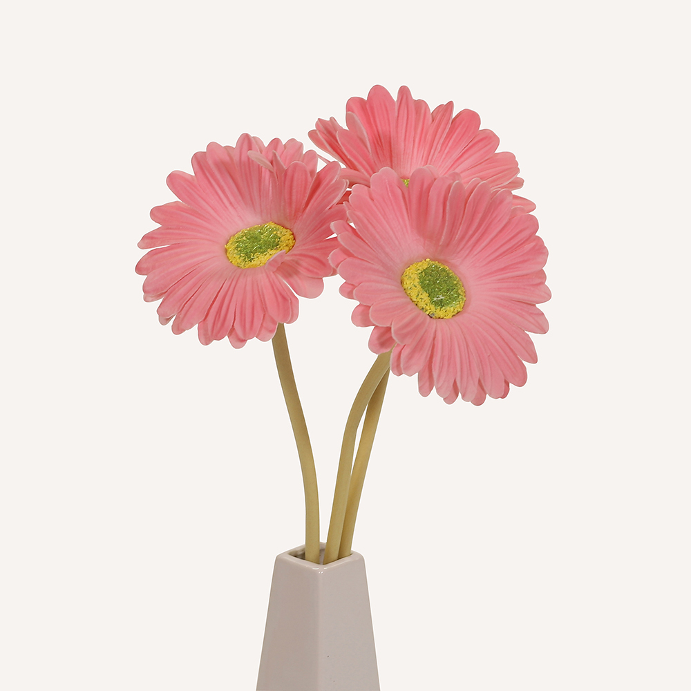 En elegant Gerbera rosa Astrid, Konstgjord gerbera 38 cm hög med naturligt utseende och känsla. Detaljerad utformning med realistiskt bladverk. 2