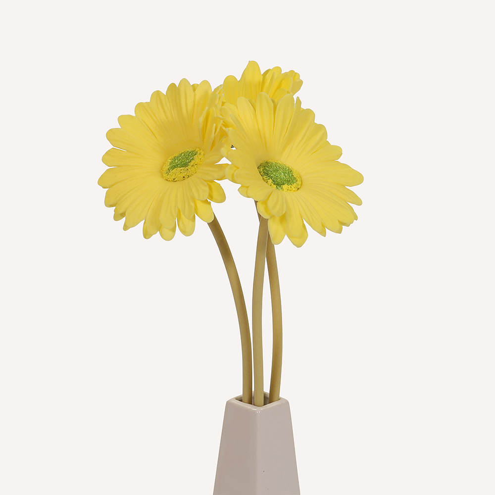 En elegant Gerbera gul Astrid, Konstgjord gerbera 38 cm hög med naturligt utseende och känsla. Detaljerad utformning med realistiskt bladverk. 2