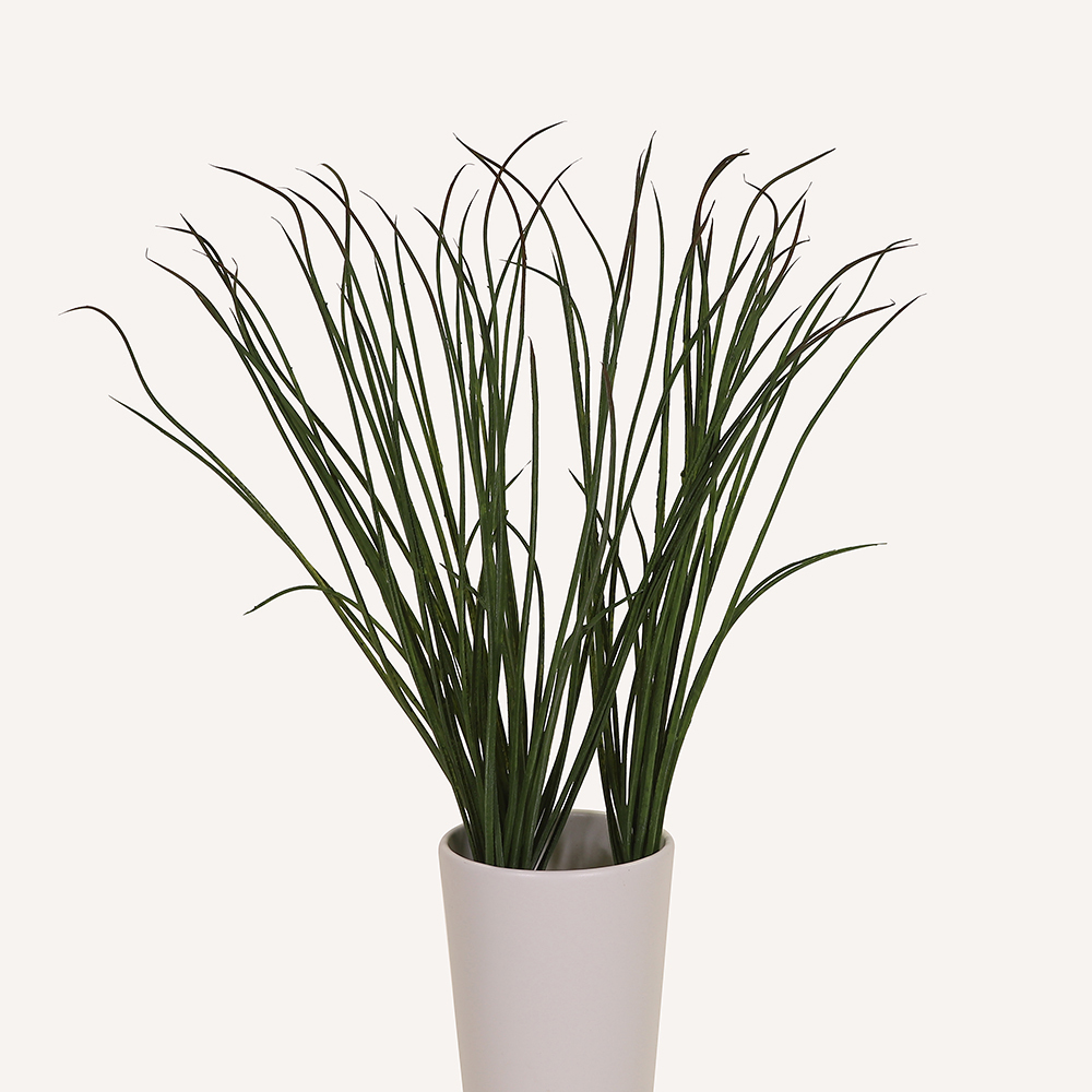 En elegant Gräs snittgrönt, Konstgjord gräs snittgrönt 61 cm hög med naturligt utseende och känsla. Detaljerad utformning med realistiskt bladverk. 