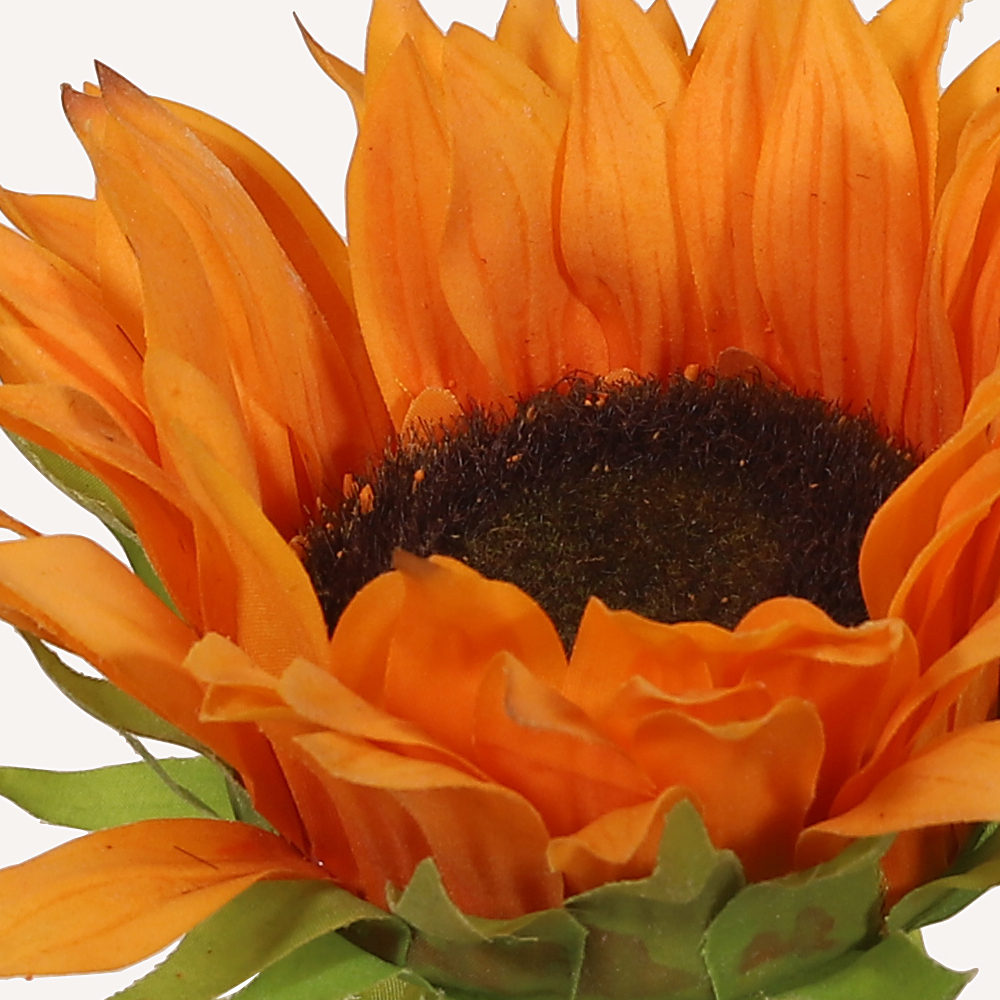En elegant Solros orange Helios, Konstgjord solros 61 cm hög med naturligt utseende och känsla. Detaljerad utformning med realistiskt bladverk. 1