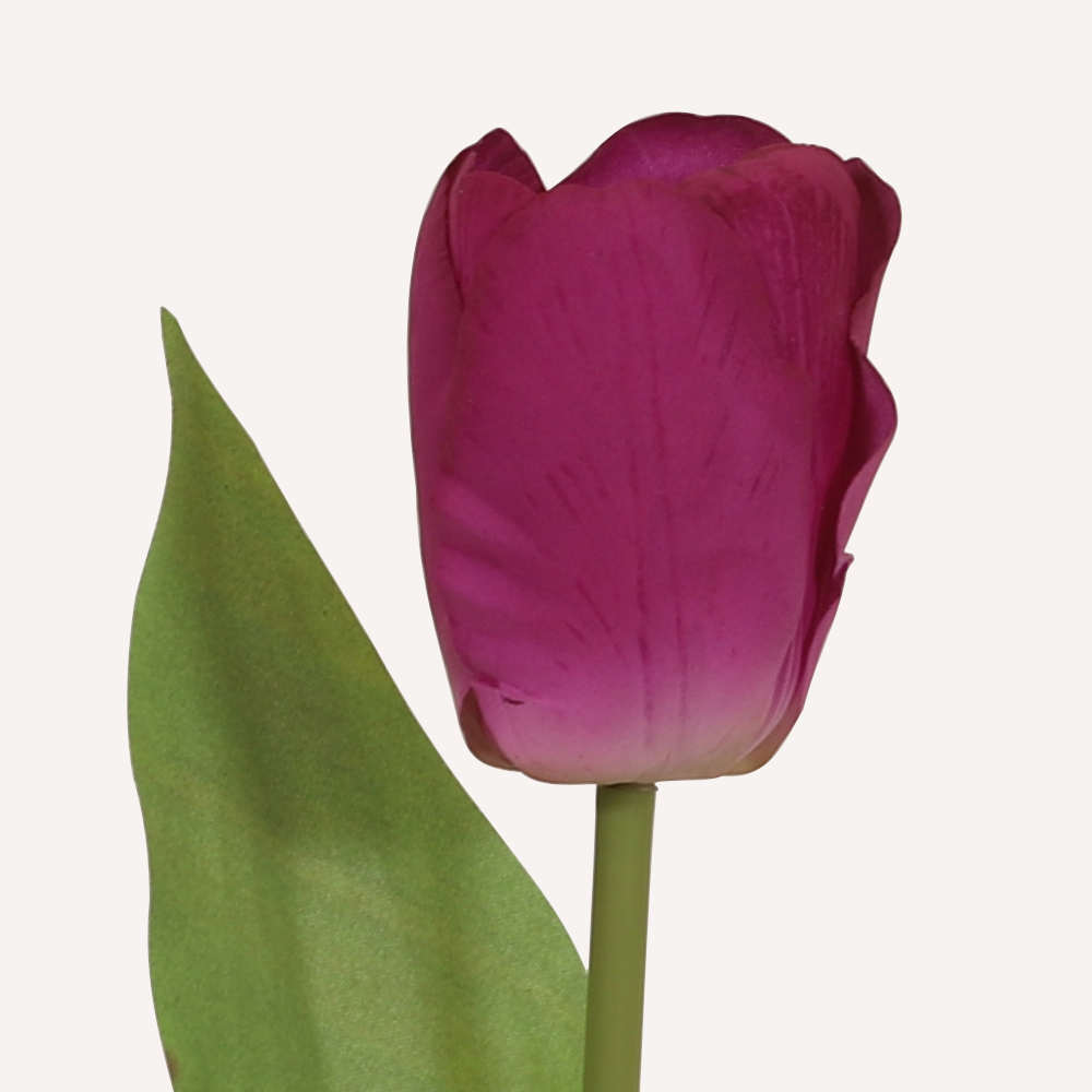 En elegant Tulpan lila Lisse, Konstgjord tulpan 34 cm hög med naturligt utseende och känsla. Detaljerad utformning med realistiskt bladverk. 1