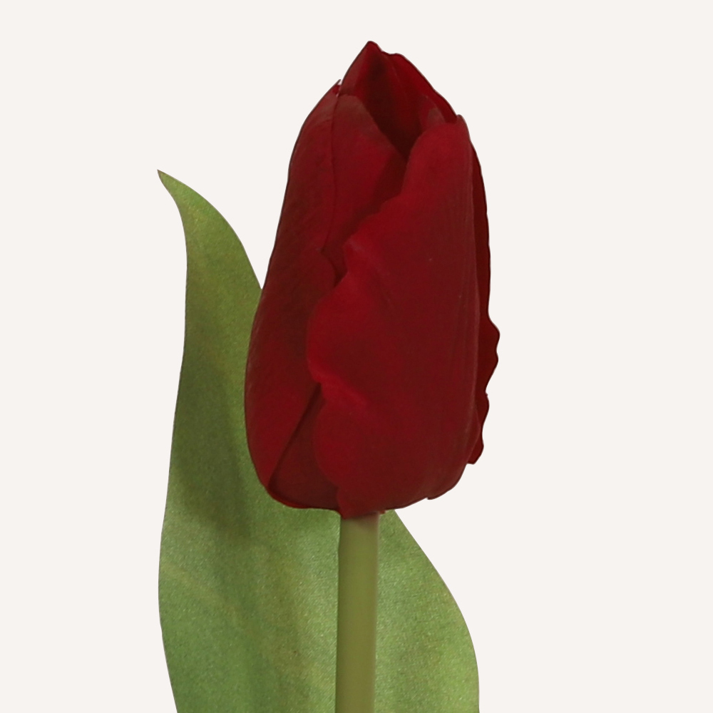 En elegant Tulpan röd Lisse, Konstgjord tulpan 34 cm hög med naturligt utseende och känsla. Detaljerad utformning med realistiskt bladverk. 1