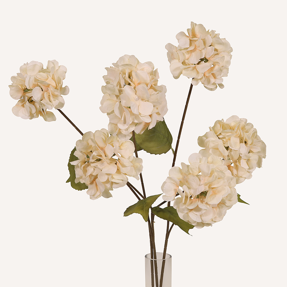 En elegant Hortensia champagne Paniculata, Konstgjord hortensia 80 cm hög med 2 blommor med naturligt utseende och känsla. Detaljerad utformning med realistiskt bladverk. 