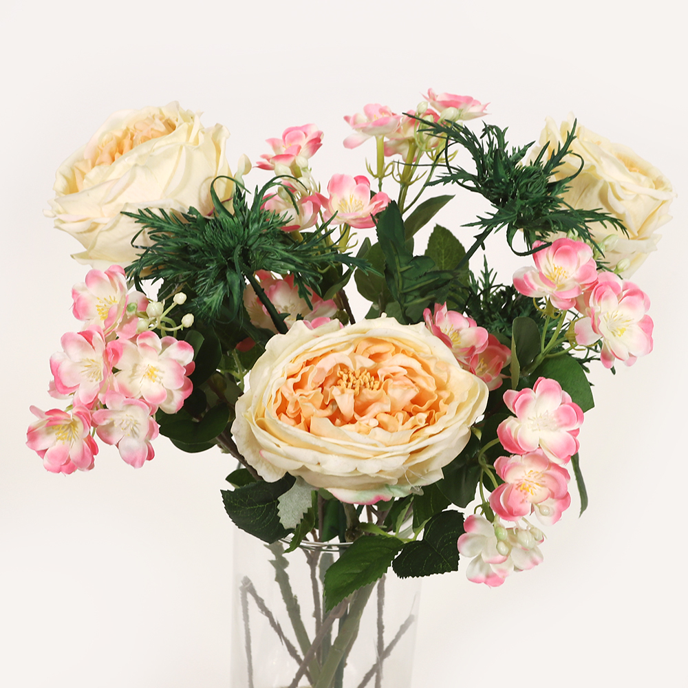 En elegant Rosbukett champange Eden med rosa Jasmin, Konstgjord blombukett med 7 blommor och snittgrönt med naturligt utseende och känsla. Detaljerad utformning med realistiskt bladverk. 