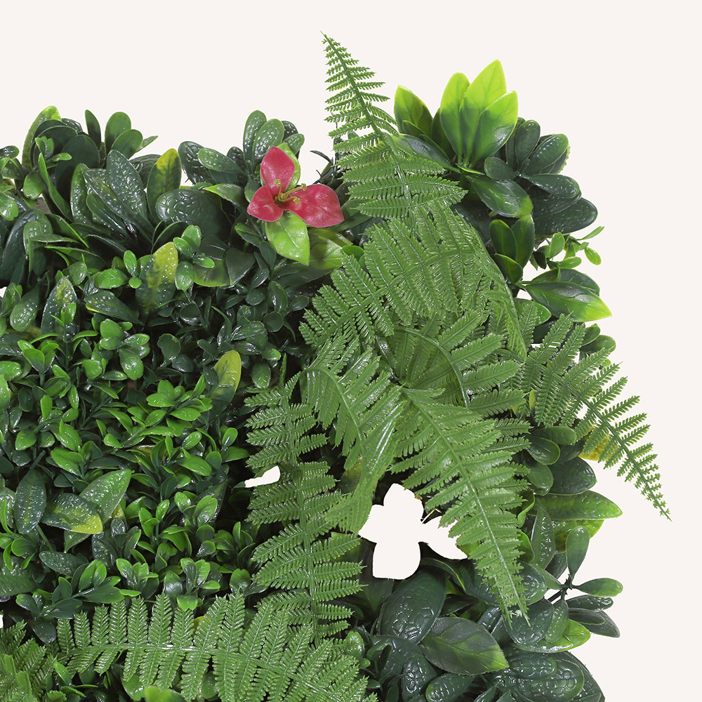 En elegant Växtvägg Fern, Konstgjord växtvägg 50x50 cm, UV beständig med naturligt utseende och känsla. Detaljerad utformning med realistiskt bladverk. 