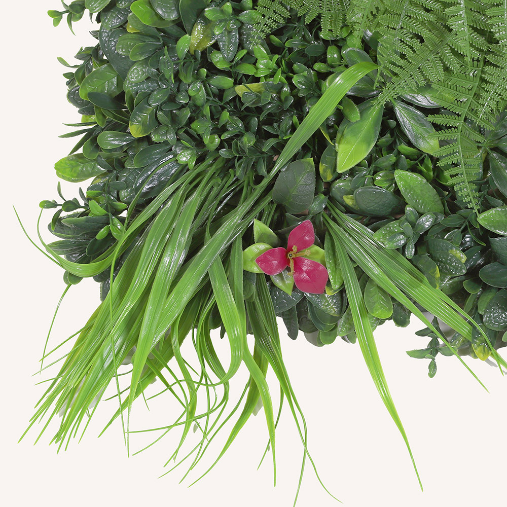 En elegant Växtvägg Fern, Konstgjord växtvägg 50x50 cm, UV beständig med naturligt utseende och känsla. Detaljerad utformning med realistiskt bladverk. 