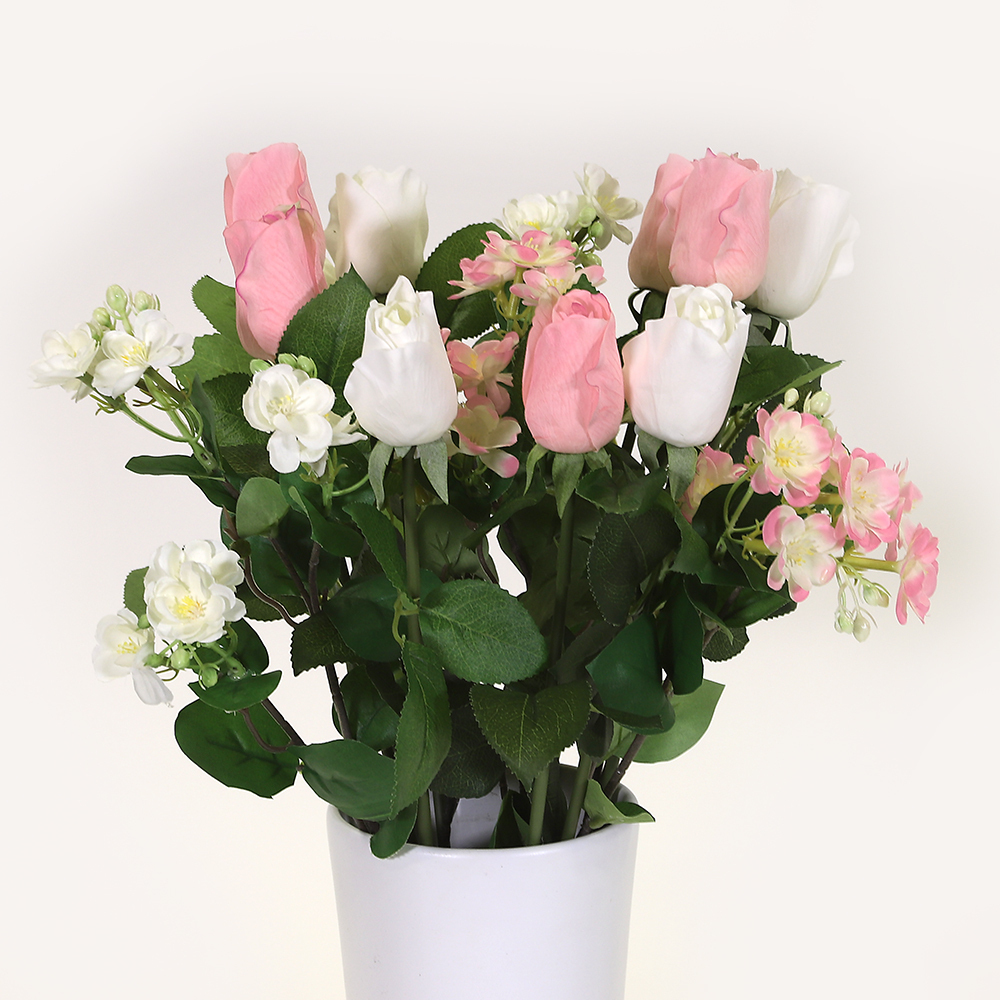 En elegant Rosbukett vit och rosa Love med vit-rosa Jasmin, Konstgjord blombukett med 14 blommor och snittgrönt med naturligt utseende och känsla. Detaljerad utformning med realistiskt bladverk. 