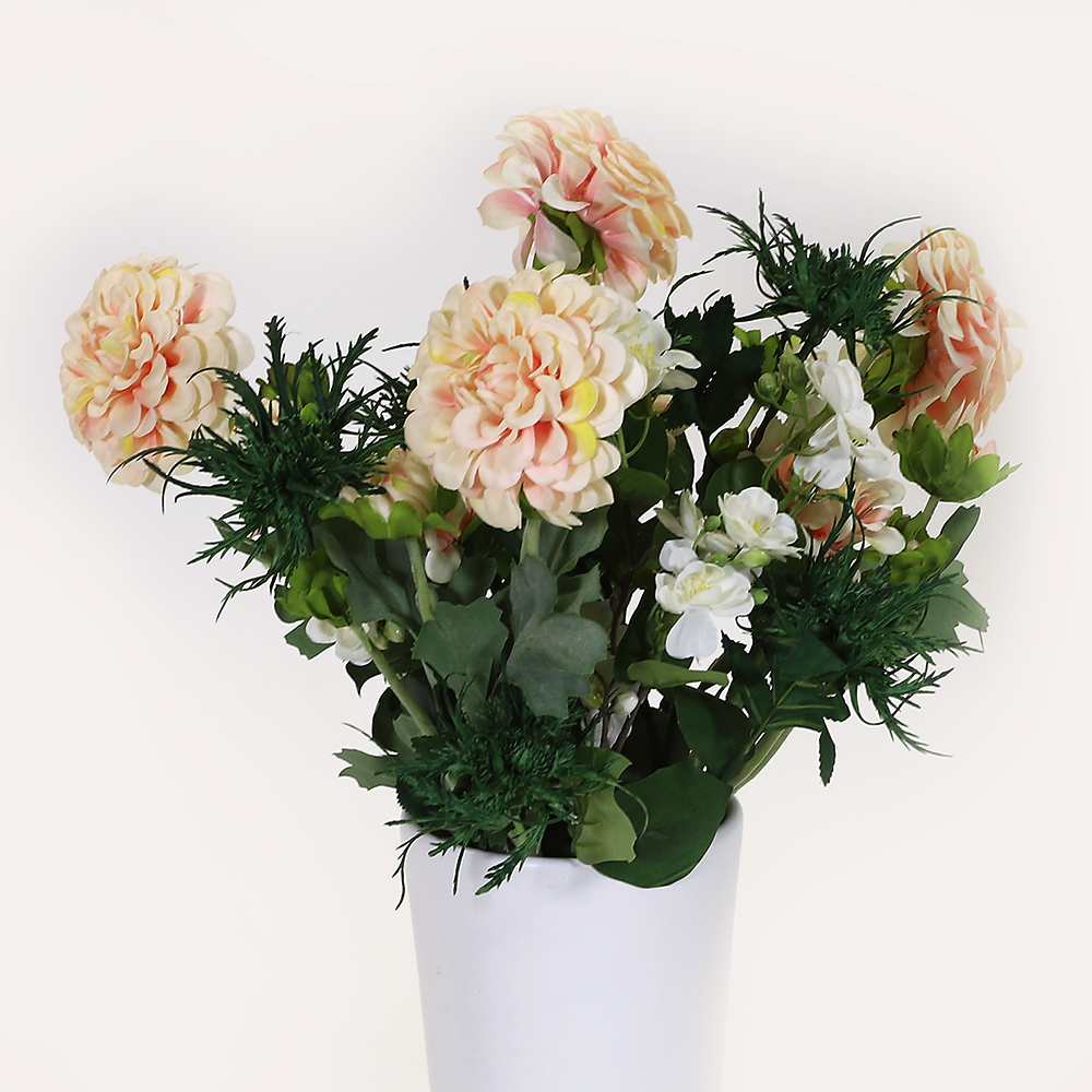 En elegant Blombukett rosa Dahlia och Martorn, Konstgjord blombukett med 8 blommor och snittgrönt med naturligt utseende och känsla. Detaljerad utformning med realistiskt bladverk. 